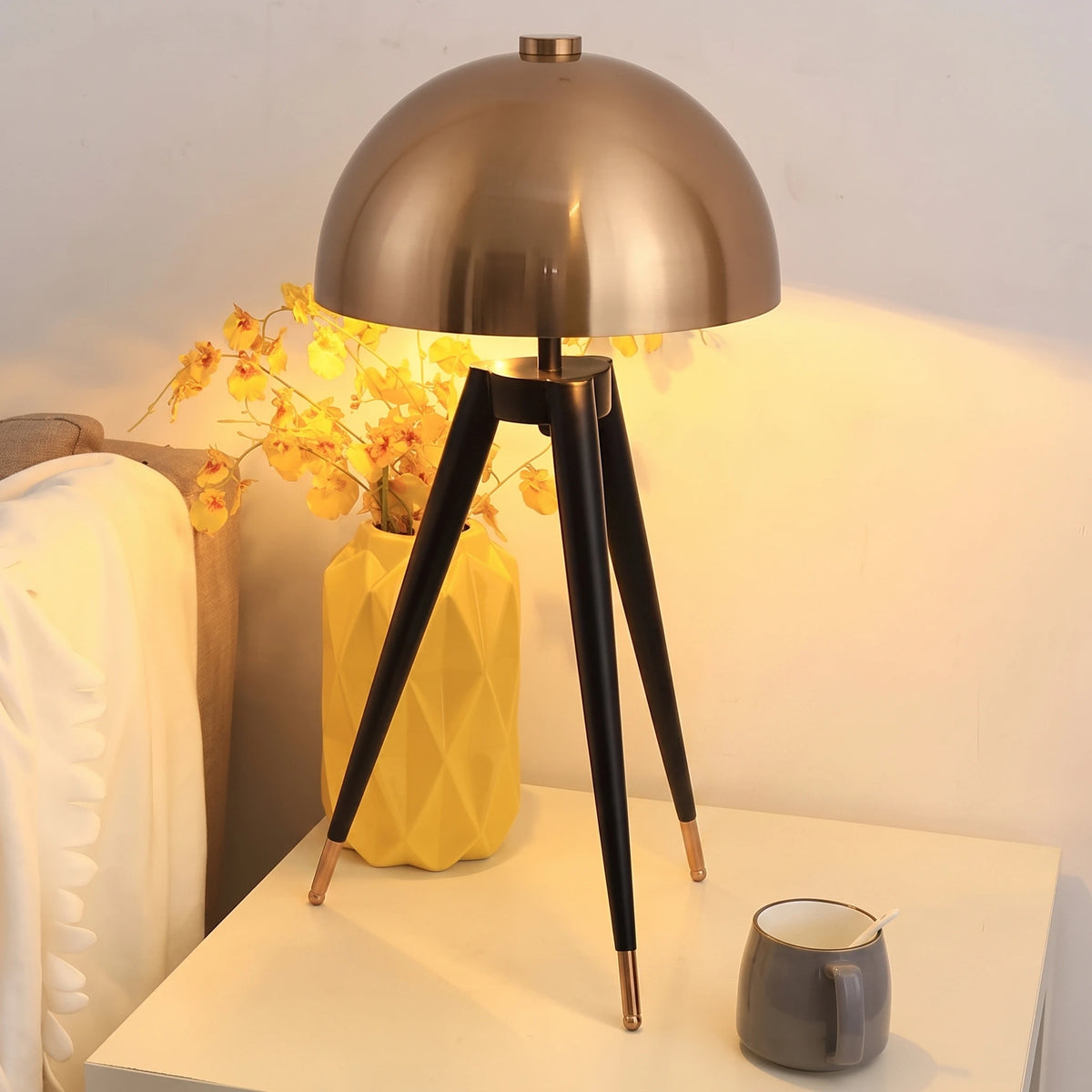 Elena - Design lamp met driepoot